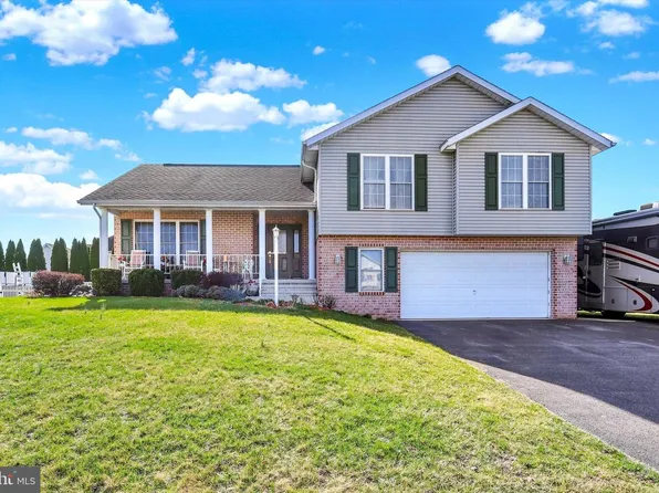 345 Rose Ann Dr, Chambersburg, PA 17201