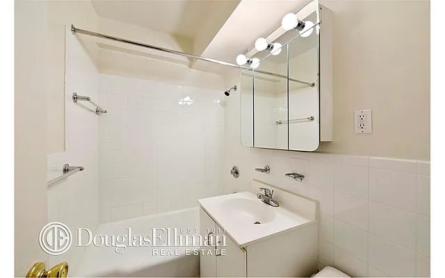 Rented by Douglas Elliman | media 16