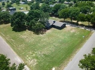 718 Cherokee Dr, Tioga, TX 76271