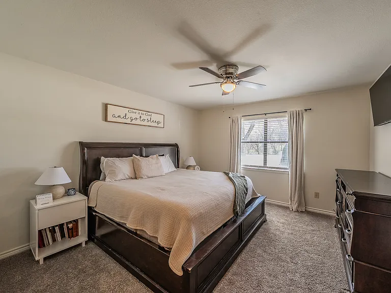 302 W Hale Ave — Photo 5