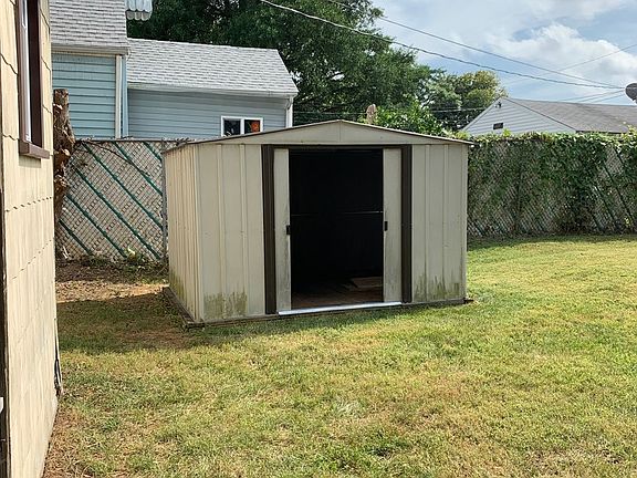 5th image of 145 Columbian Ave