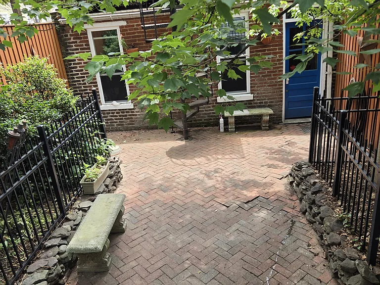 817 I St NE #A — Photo 28