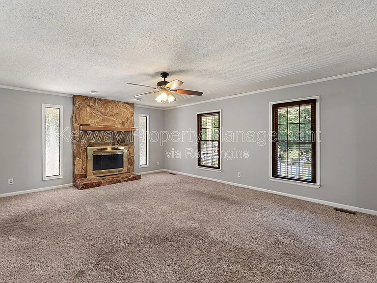 255 Silver Maple Rd — Photo 6