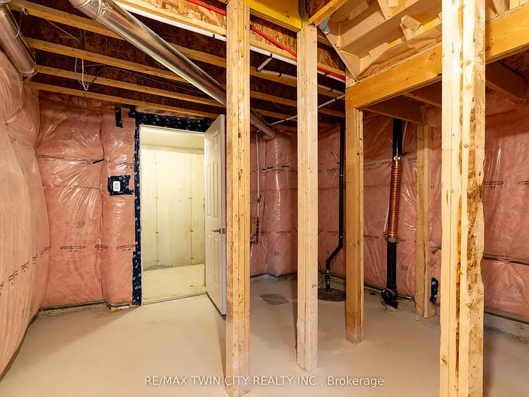 33 Dennis Ave — Photo 27