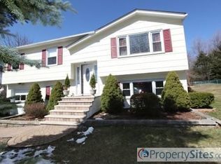 14 Jefferson Dr, Monroe, NY 10950