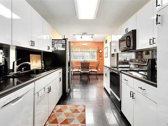 3rd image of 51 Northgate Cir