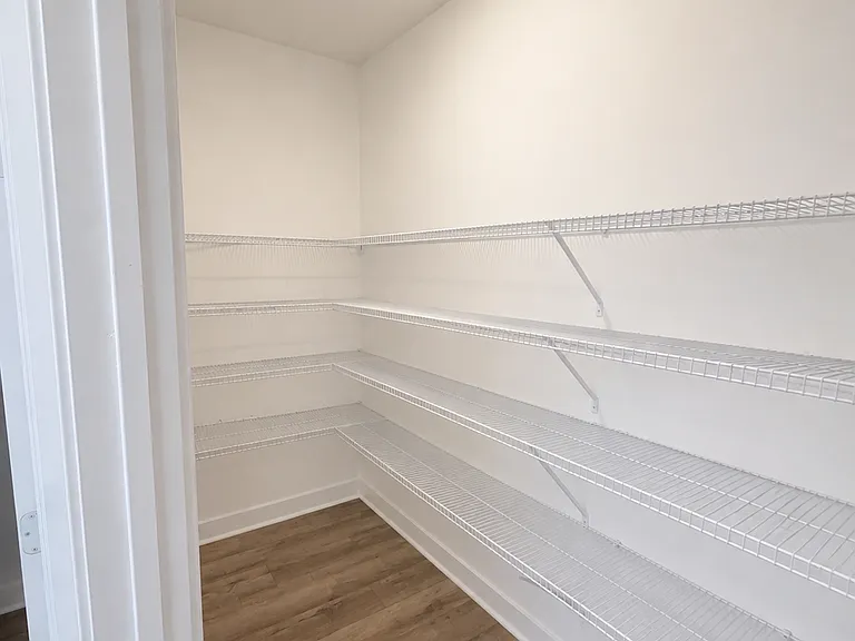 2137 Egbert Rd — Photo 8