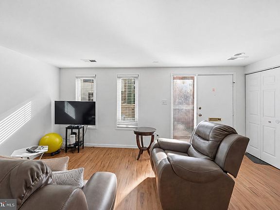 5th image of 9839 Brassie Way