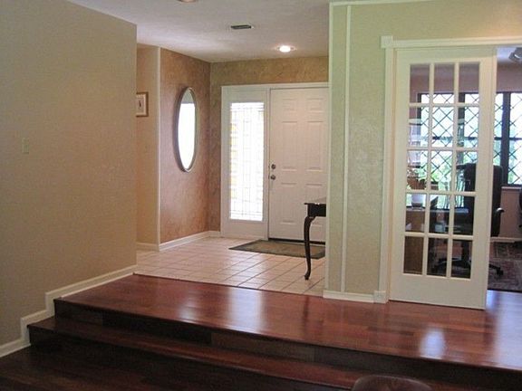 4th image of 3008 Barclay Ct