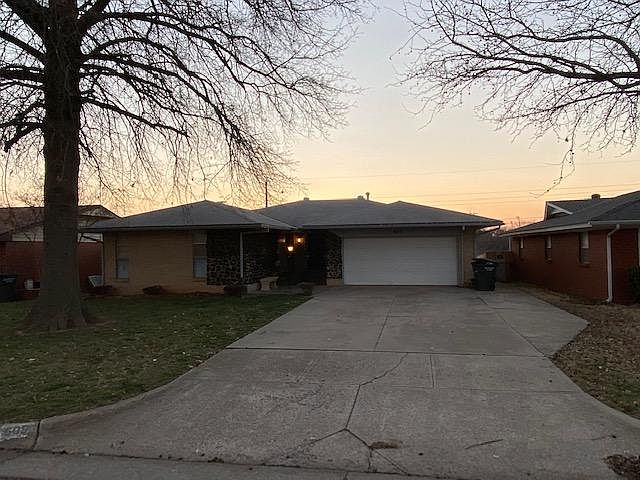 1st image of 605 Leslie Dr