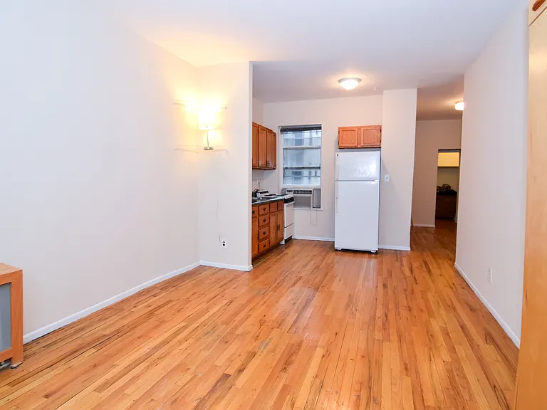 234 E 14th St #4C — Photo 5