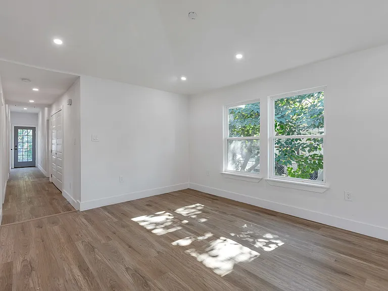 1023 Strickland St — Photo 7