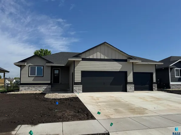 1014 Birch St, Harrisburg, SD 57032