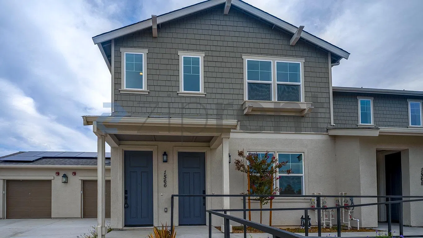 2 bed, 809 sqft, $1,995 — Photo 1
