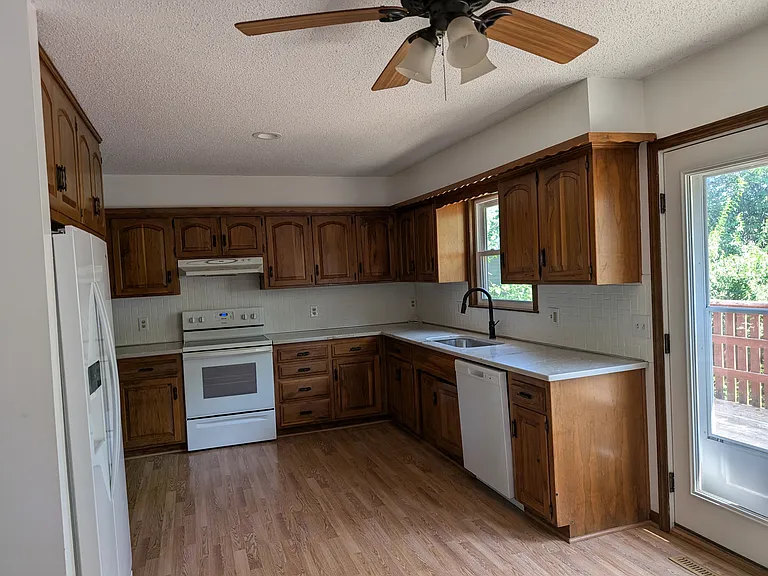 430 N Persimmon Dr — Photo 4