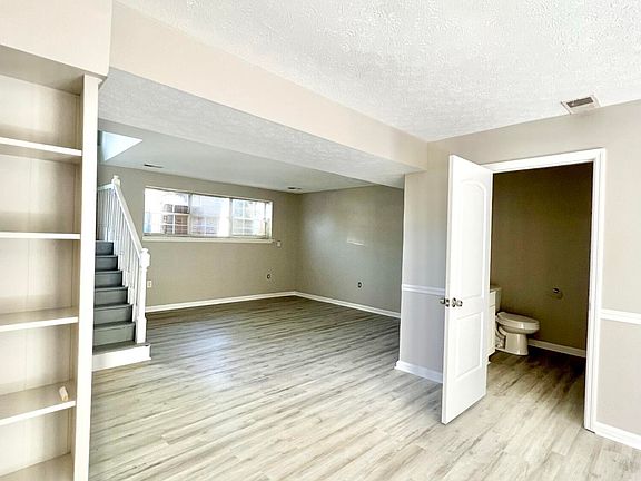3rd image of 1362 Dix Dr