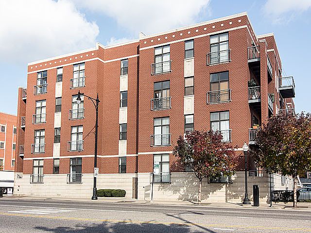 1st image of 4011 N Francisco Ave Unit 305