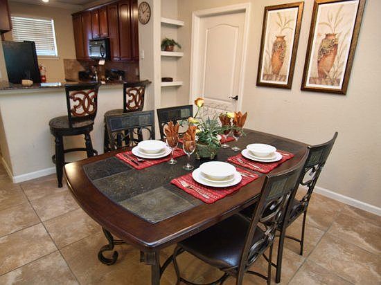 BP3C904-522-formal-dining-area