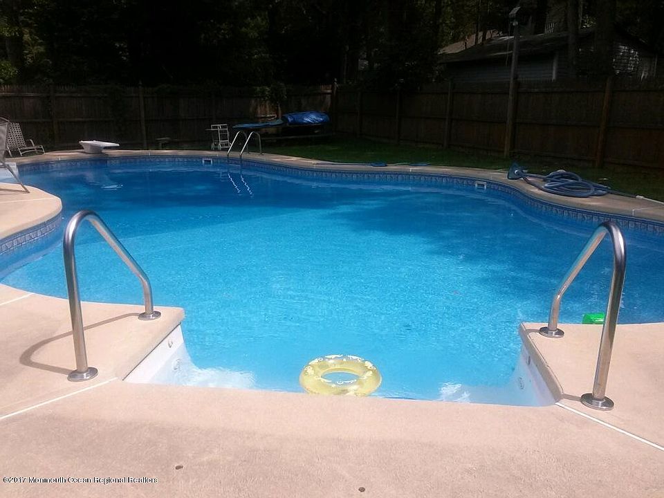 2nd image of 215 Miller Rd
