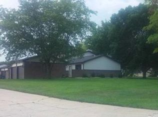 1301 Sandpiper Dr, Beatrice, NE 68310