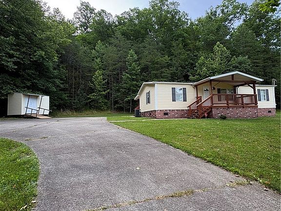 2nd image of 393 Sams Fork Rd