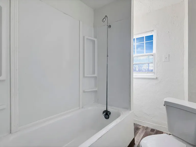 2709-2711 Sullivant Ave — Photo 24