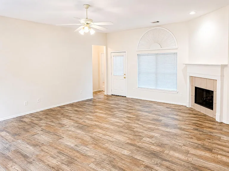 2319 Ligustrum Flower Dr — Photo 5