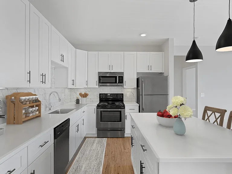 Monmouth Row Apartments — Photo 43