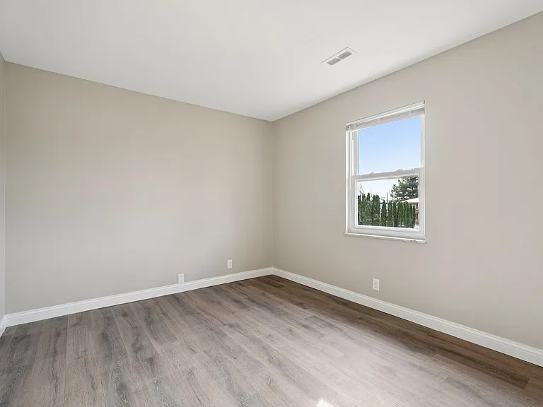 Charleston Square Apartments — Photo 34