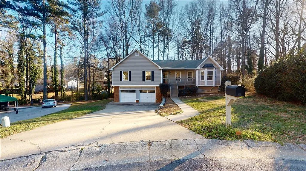 4 bed, 2289 sqft, $2,200 — Photo 1