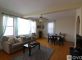 1090 Beacon St APT 4C, Brookline, MA 02446