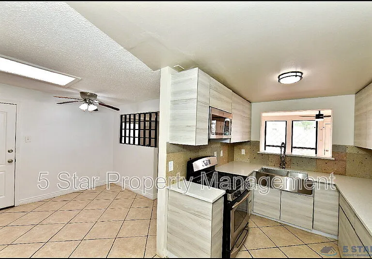 10565 Murphy St — Photo 13