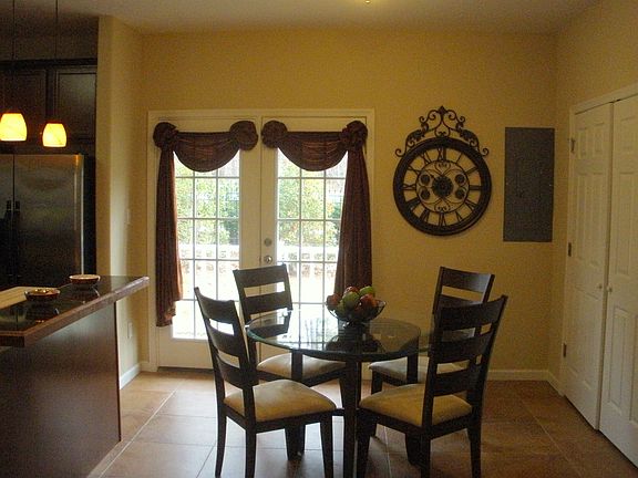 3rd image of 816 Skelton Way