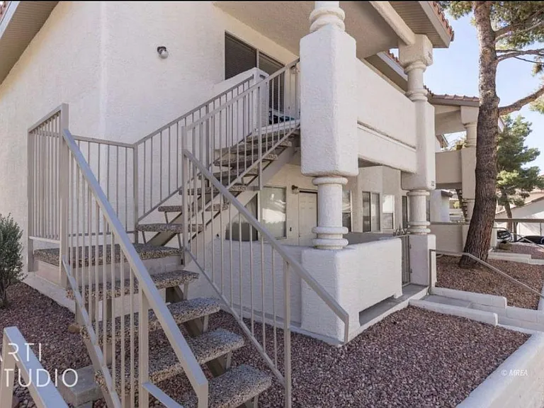 459 Mesa Blvd #202 — Photo 2