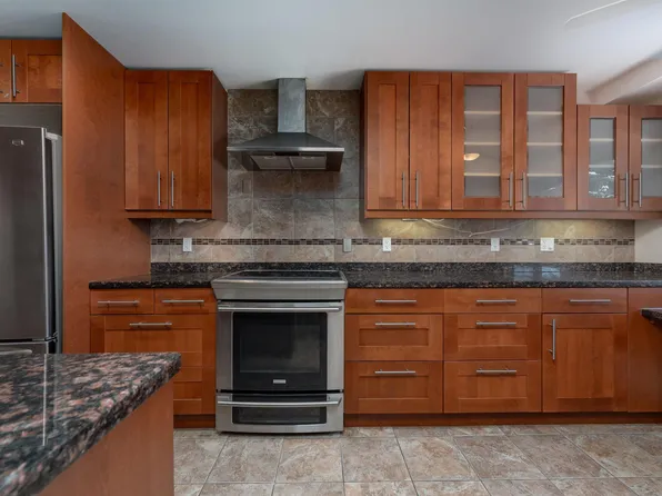 5359 Hill View Cres NW, Edmonton, AB T6L 1V9