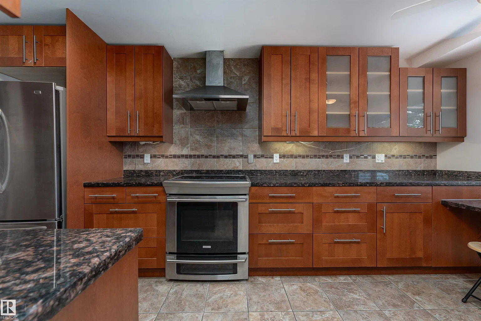 5359 Hill View Cres NW photo 1