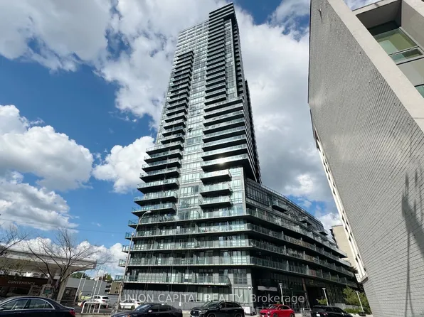 825 Church St #312, Toronto, ON M4W 3Z4