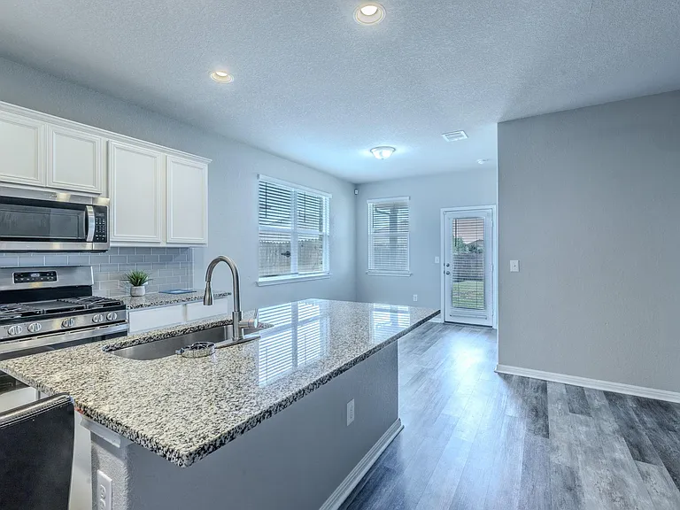225 Baum Dr — Photo 6