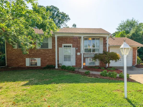 904 N Woodland Dr, Sand Springs, OK 74063