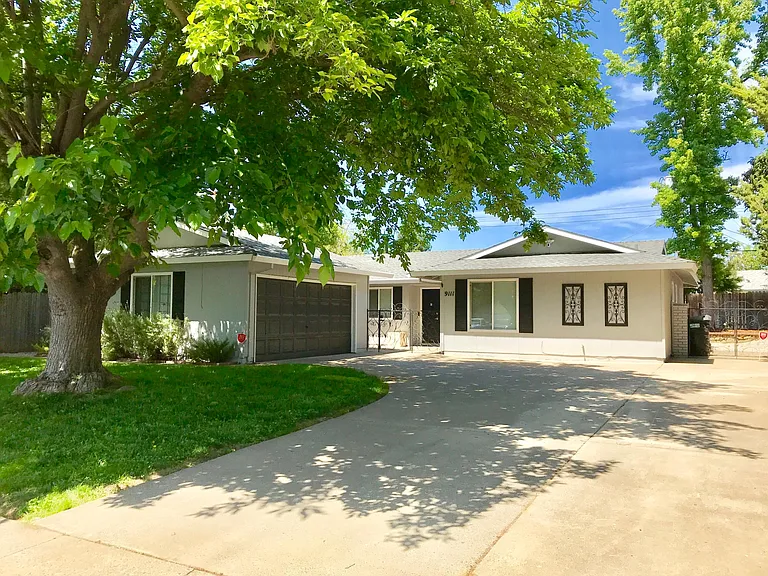 9111 La Riviera Dr — Photo 1