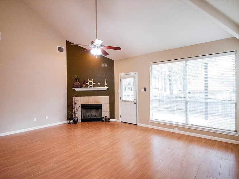 3318 Shadowcrest Ct — Photo 4
