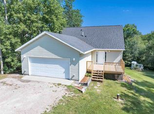 E2038 Waletta Dr, Waupaca, WI 54981