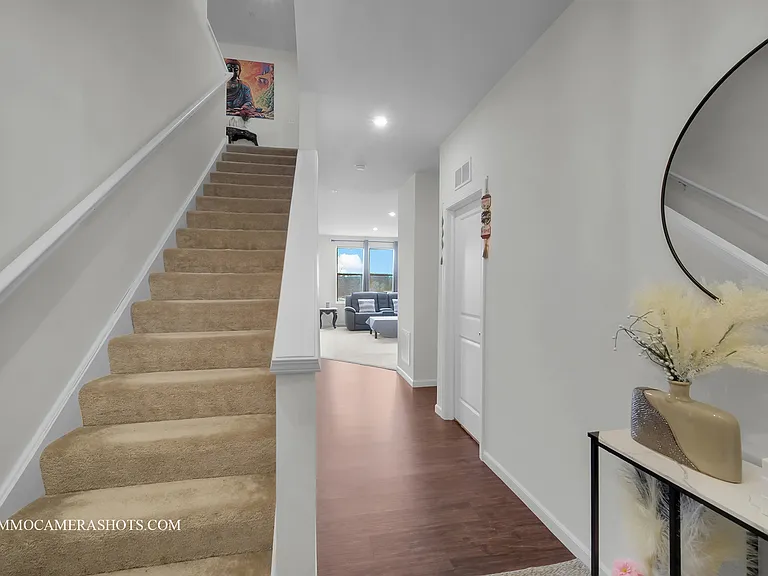 1398 Kessler Dr — Photo 2