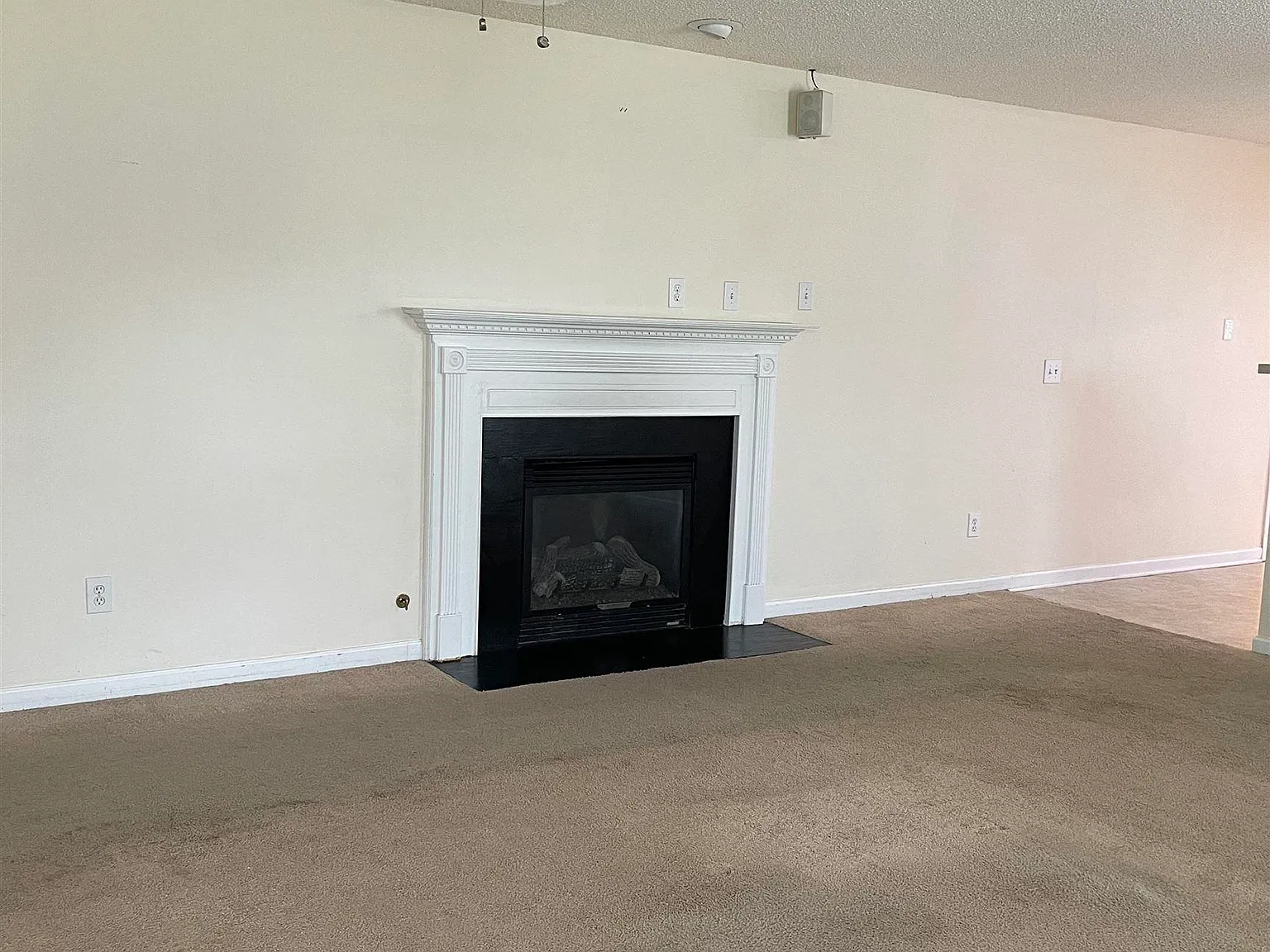 3 bed, 1705 sqft, $1,700 — Photo 3