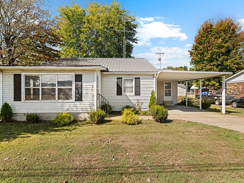 813 N Military Ave
