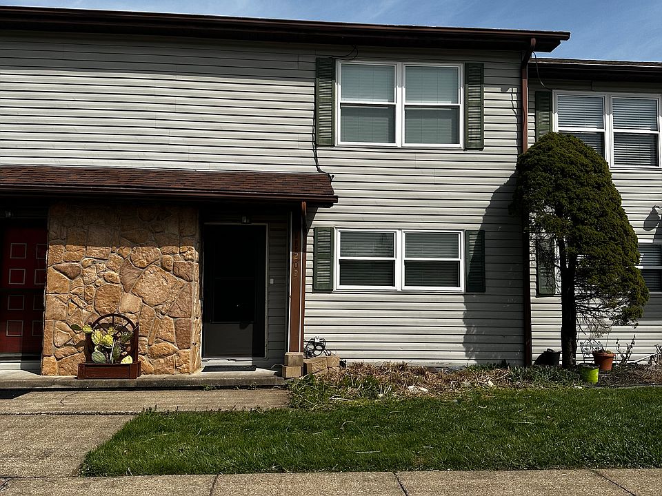 1st image of 202 Fairway Dr