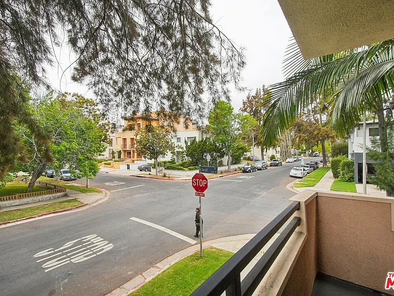 8865 Alden Dr #101 — Photo 10