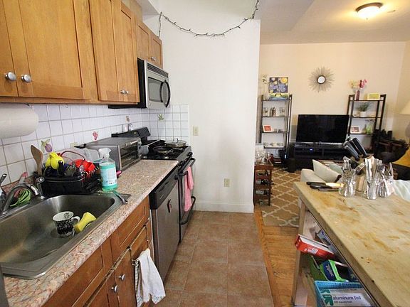 3rd image of 183 Humboldt St APT 4