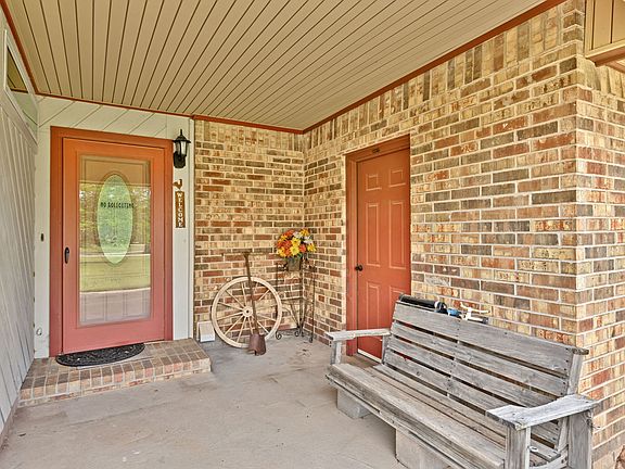 3rd image of 170 Clover Ln