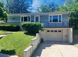 1714 S 15th St, Manitowoc, WI 54220